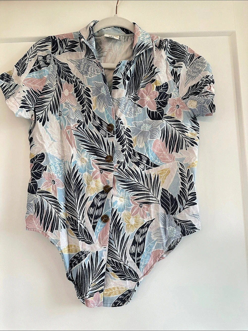 Go Barefoot Floral Button Front Shirt in Blue & Pink Size Small